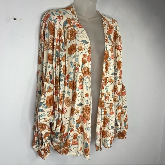 Hayden Size Medium Boho Pleated Floral Cream Dolman Wrap Cardigan Cover Q10 - Picture 3 of 9